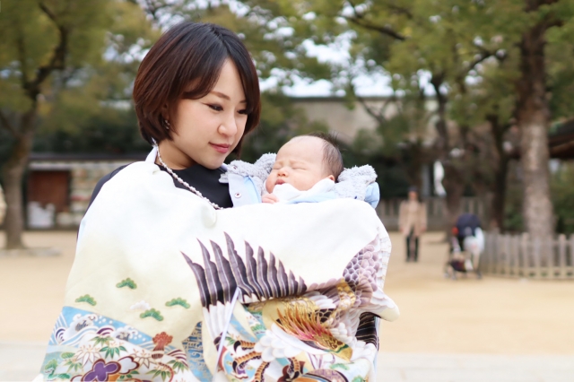 お宮参りに行くママの服装 どんな服を着ていけばいいの 三愛フォトスタジオのお宮参り写真