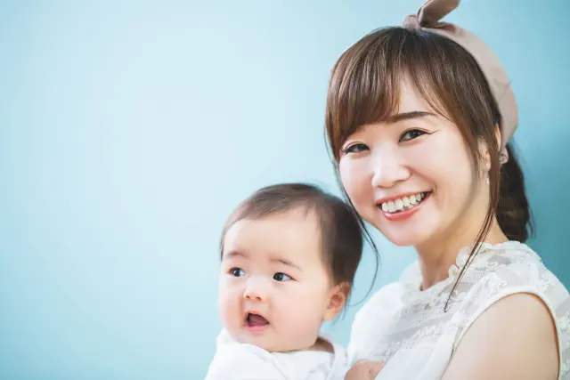 お宮参りに行くママの服装 どんな服を着ていけばいいの 三愛フォトスタジオのお宮参り写真 お宮参りに行くママの服装 どんな服を着ていけばいいの 三愛フォトスタジオのお宮参り写真