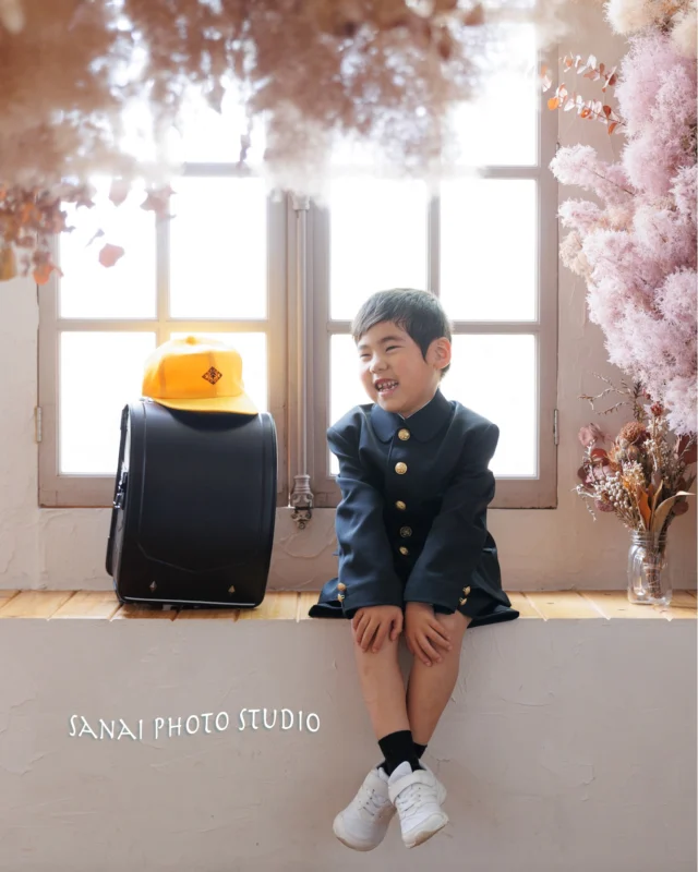 入学記念🏫🌸

ピカピカな制服やランドセルで
思い出に残るお写真を撮りませんか？📷🎒

この機会に是非ご予約を
お待ちしております🐰💓

GW撮影枠空きあります(^^)
ご予約はお電話・WEBから承っております♪

#入学記念 #入学 #入学記念撮影 #小学校入学 #ランドセル #ランドセル写真 #倉敷スタジオ撮影 #倉敷 #記念写真 #記念撮影 #入学フォト #スタジオ撮影 #記念写真 #入学キャンペーン #倉敷写真館 #倉敷フォトスタジオ #岡山 #岡山写真館 #三愛フォトスタジオ倉敷店 #三愛フォトスタジオ

ーーーーーーーーーーーーーーーーーー

三愛フォトスタジオ倉敷店🌿

TEL ☞ 086-434-3050
web ☞ https://www.sanaiphoto.co.jp

営業時間　9:30〜18:30
毎週水曜定休日

ーーーーーーーーーーーーーーーーーー